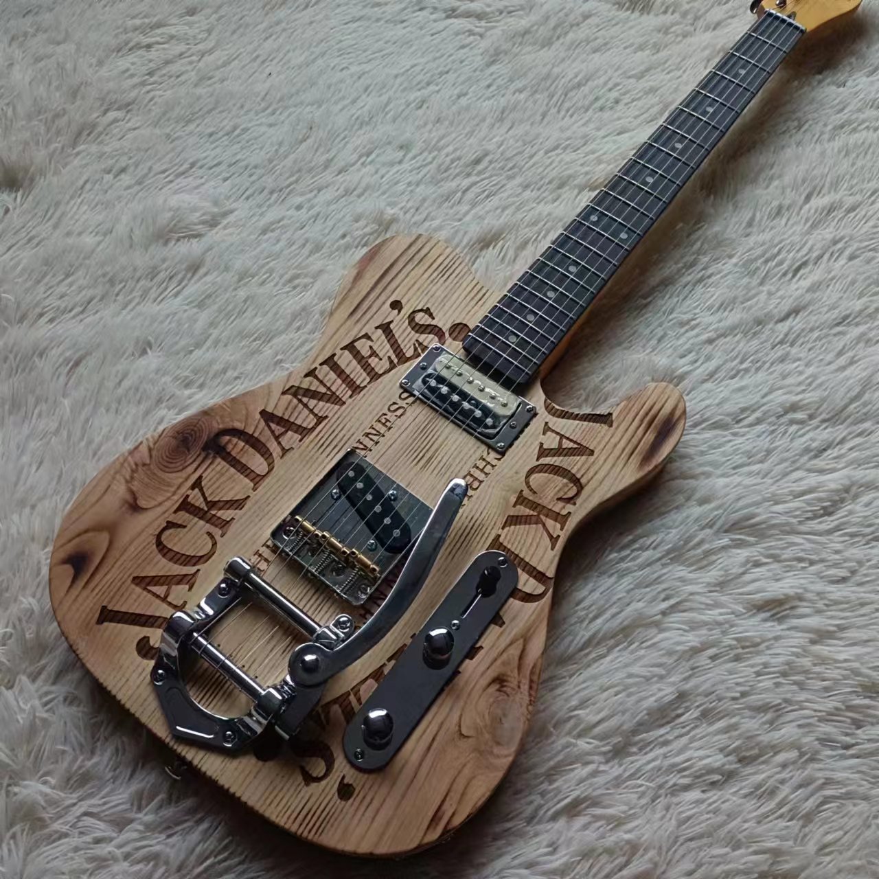 Çin Fabrikası 6 Telli Doğal Ah - Bass Guitar Fretless incelemesi ve fiyatı